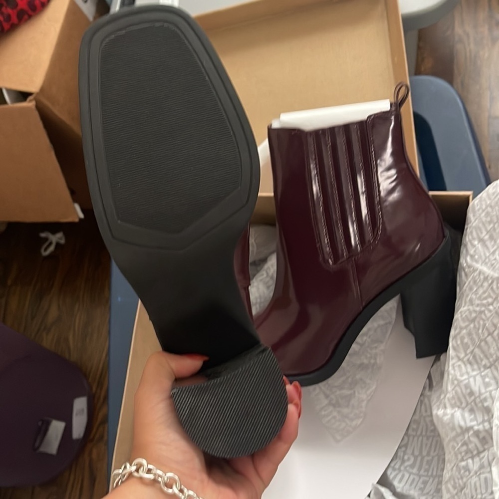 Burgundy boots - Picture 3 of 3